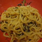 麺屋政宗 - しっかりとかき混ぜて頂くと、にんにくのパンチの有る風味が合わさって強いコクを感じます。