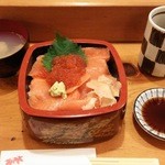 浅草 緑寿司 - イクラとサーモンの親子丼(1000円)