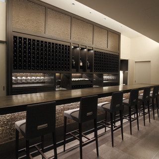 Spacious counter seating that recreates a Napa winery