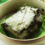 Gomoku rice wrapped in lotus
