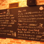 トラットリア ガヴェ - 店内の黒板にて、日替わりオススメ料理をご紹介☆とれたて鮮魚や旬の食材など、シェフ自慢の一品が並びます。