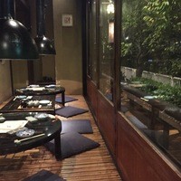 焼鶏あきら 中目黒本店 - 店内(席からの眺め)