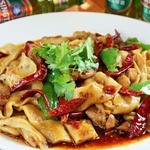 Chinese Café Eight - 手打ちベルト麺の辛口炒麺（鶏肉or羊肉）