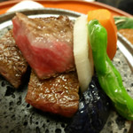 名古屋 浅田 - ９月：中皿（黒毛和牛炭火焼き、焼加賀野菜、チリソース）