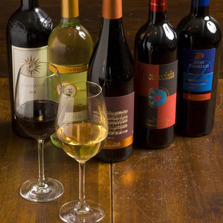 A wide variety of wines selected from all over the world ◆ Glasses are priced at 700 yen