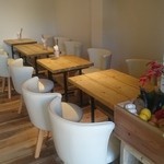 MONMOS cafe - 店内 テーブル席
