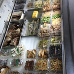 溝口商店 - この惣菜からツマミを選ぶ。