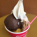 Reimbohatto - カップリッチ(アイス2種にソフトクリーム)、味は大学いもにベルギーチョコ、ソフトクリーム。