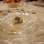 Shin Harada - 最初の一皿（軽くスモークした鰻とキャビアのカルダモン風味）