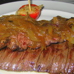 Chicago Cut Steakhouse - ハラミのステーキ、玉ねぎソテー添え