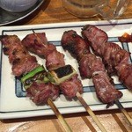 もつ焼き 大統領 支店 - タン、カシラの塩。