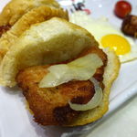 澳門茶餐廳  - 澳門猪扒猪仔包　37H$（約574円）