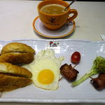 澳門茶餐廳  - 澳門猪扒猪仔包　37H$（約574円）