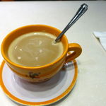 澳門茶餐廳  - コーヒーが最初に出てきたかと思い飲んでみればクリープをお湯に溶かしたものにかすかにコーヒーの香りを漂わせたものでした