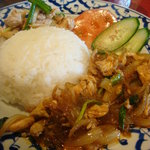 パヤメンライ - 鶏肉の唐辛子味噌炒め+豚肉のハーブ和え+最高級タイ米