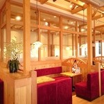 Komeda Kohi Ten - "誰もがくつろげる「街のリビングルーム"を目指した店内