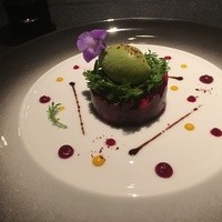 ラ ターブル ドゥ ジョエル・ロブション - ビーツ、山葵アイスのせ