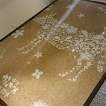 焼肉屋 かねちゃん 至粋亭 - 花で描かれた牛