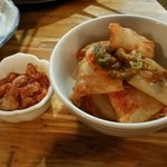 成吉思汗 だるま - いつものキムチ＆チャンジャです（2015年8月）。