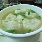 翡翠拉麵小籠包 - 大きなワンタン、食べごたえがあります