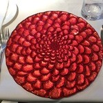 とれふる - 特徴のある真っ赤なお皿