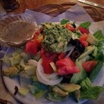 Harbor Pub & Pizza  - 店員さんイチオシ、アボカドとツナソースのサラダ