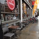 Look Mum No Hands! - テラス席というより、道にある席