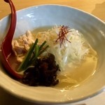 まきの - 鶏ガラ塩ラーメンでさっぱりと！