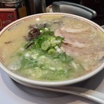 元祖 名島亭 - ラー博は俺の社員食堂。  築炉釜出しとんこつラーメソ！  今日はベタカタで。イイね！  