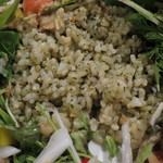 カフェ　マツオントコ - 10品目のサラダバジルご飯（サラダの下にバジルご飯）