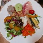 ウサギノネドコ - お野菜のワンプレート(1000円）前菜5品+パン、スープ