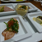 AU GAMIN DE TOKIO - 前菜（ポロねぎマスタードソース、関アジのカルパッチョ、パテドカンパーニュ、秋鮭のカルパッチョ、とうもろこしのムース＋生うに）