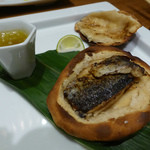 AU GAMIN DE TOKIO - 岩塩の中にさんま＋松茸、アンチョビ＋ケッパーソース