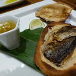 AU GAMIN DE TOKIO - 岩塩の中にさんま＋松茸、アンチョビ＋ケッパーソース