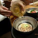 焼きおにぎりに出汁をかける