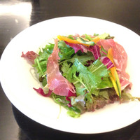 トラットリア ゴデレッチョ エビス 恵比寿 - 新鮮なサラダ
