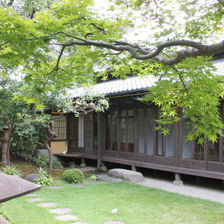 店内より見渡せる四季折々の風景