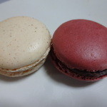 カズノリ イケダ アンディヴィデュエル - マカロン(左：バニラ、右：ショコラ)１個￥180♪