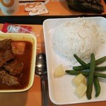 Cafe de Coral - カレー。あずきのジュース付き。