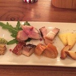 寄りみちバル CHILLAX - 燻製6種盛り(ハーフサイズ)