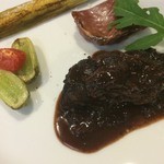 牛ほほ肉のじっくり煮込んだ赤ワイン煮込み