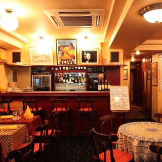 お食事とともにフランスの情緒あふれる空間をお楽しみください。