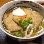 水源 - きつねうどん、七味振りました