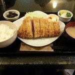 成蔵 - 霜降高原豚特ロースカツ定食。