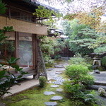 茶寮 宝泉 - 日本庭園（屋外から）