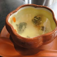 御膳房 銀座店 - 天麻入り烏骨鶏スープ（頭痛、目まい、低血圧）