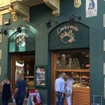 Pasteleria Limon y Menta - 大聖堂のすぐ近く。水道橋へ向かう道のすぐ右側にお店があります。