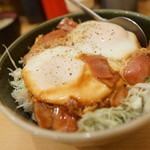 すすきの食堂  - ベーコン目玉丼（メシ大盛り