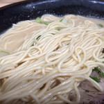 豚黒ラーメン - 麺