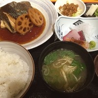板前心 菊うら - 本日の日替り。銀鱈と蓮根の煮付け。
